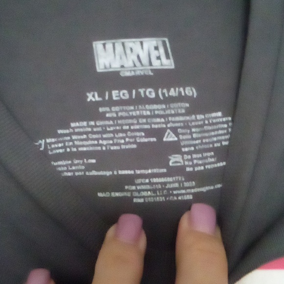 Marvel grey dark tshirt teenager? Hulk Captain America Who r the others?? - Picture 5 of 5